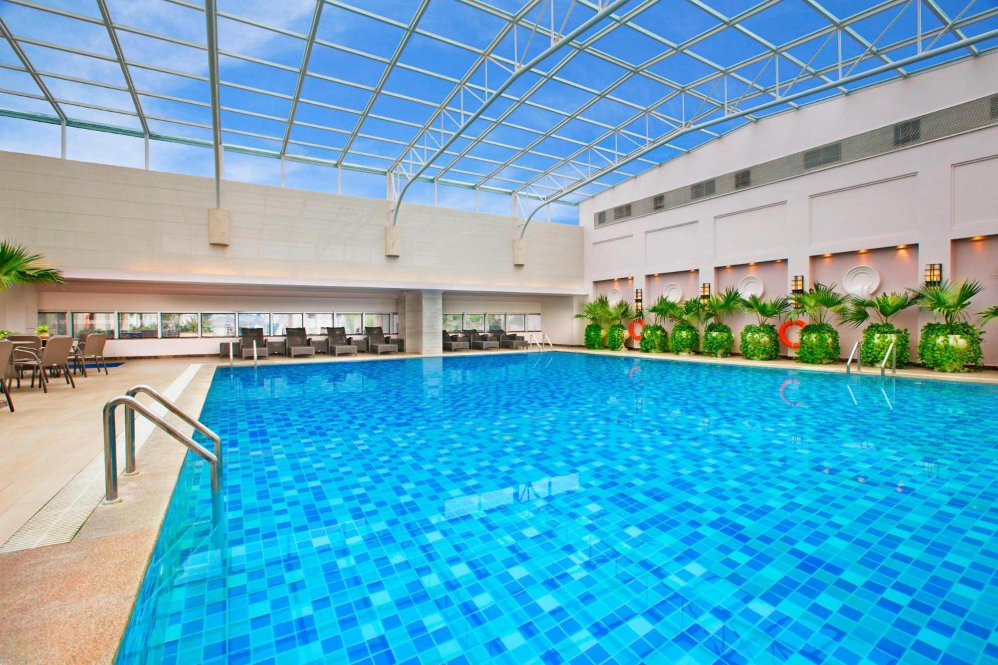 Sheraton Chengdu Lido Hotel Exteriör bild